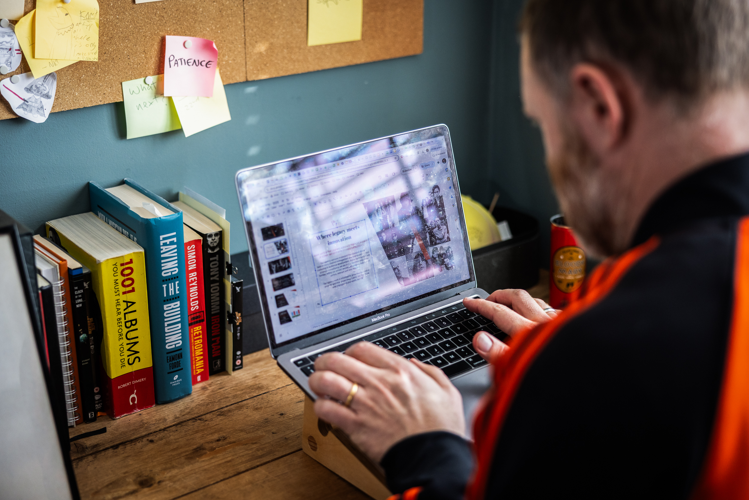 Stori Arloesi: Joe Howden, Cyfarwyddwr Dark Arts